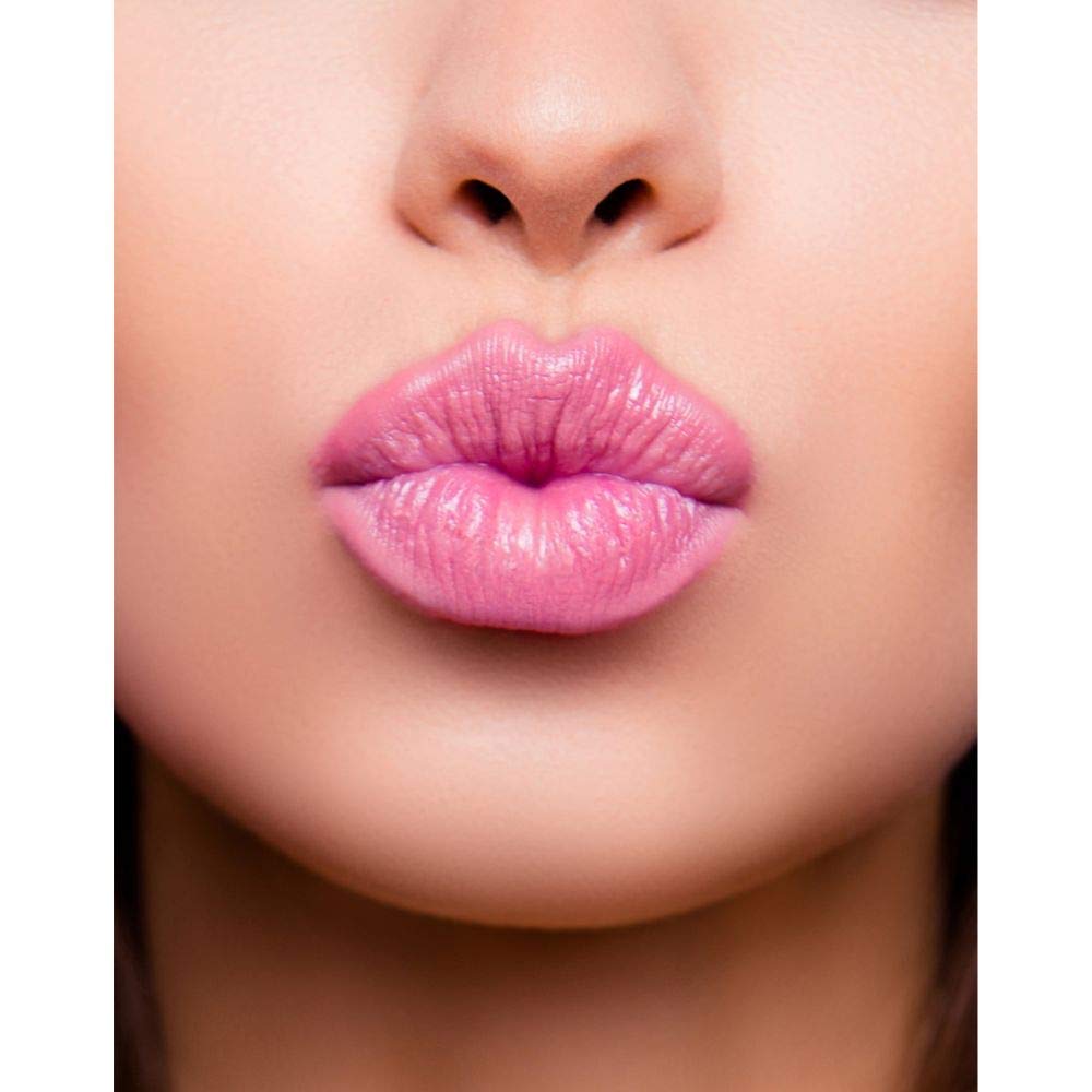 Lakme Lip Love Chapstick SPF15 Strawberry 4.5g