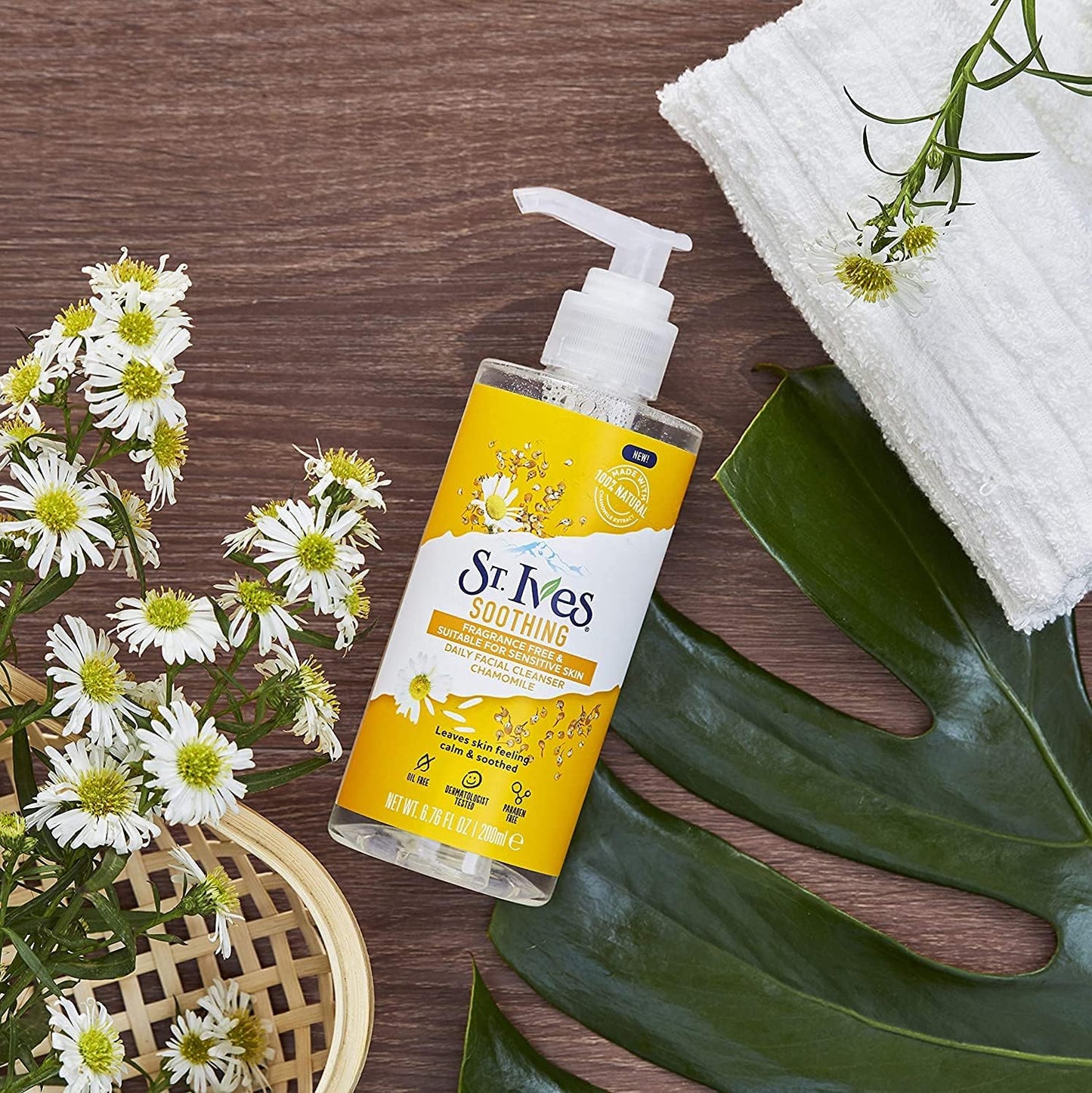 St. Ives Soothing Chamomile Daily Facial Cleanser 200ml