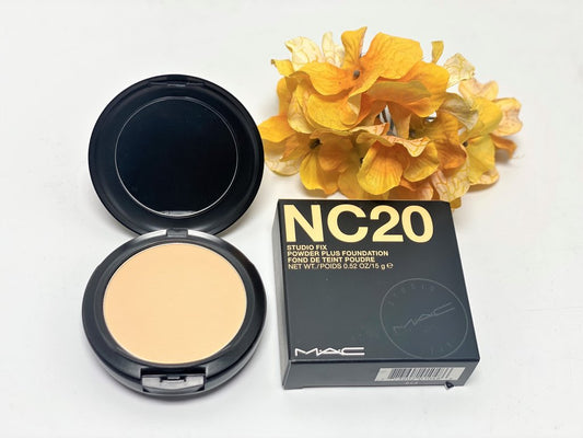MAC Studio Fix Powder Plus Foundation NC20