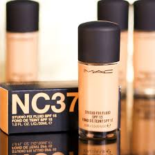 Mac Studio Fix Fluid SPF 15 Foundation NC37