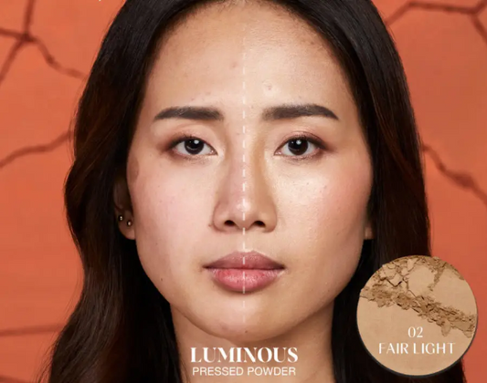 HUDA BEAUTY GloWish Luminous Pressed Powder- 02 Fair Light