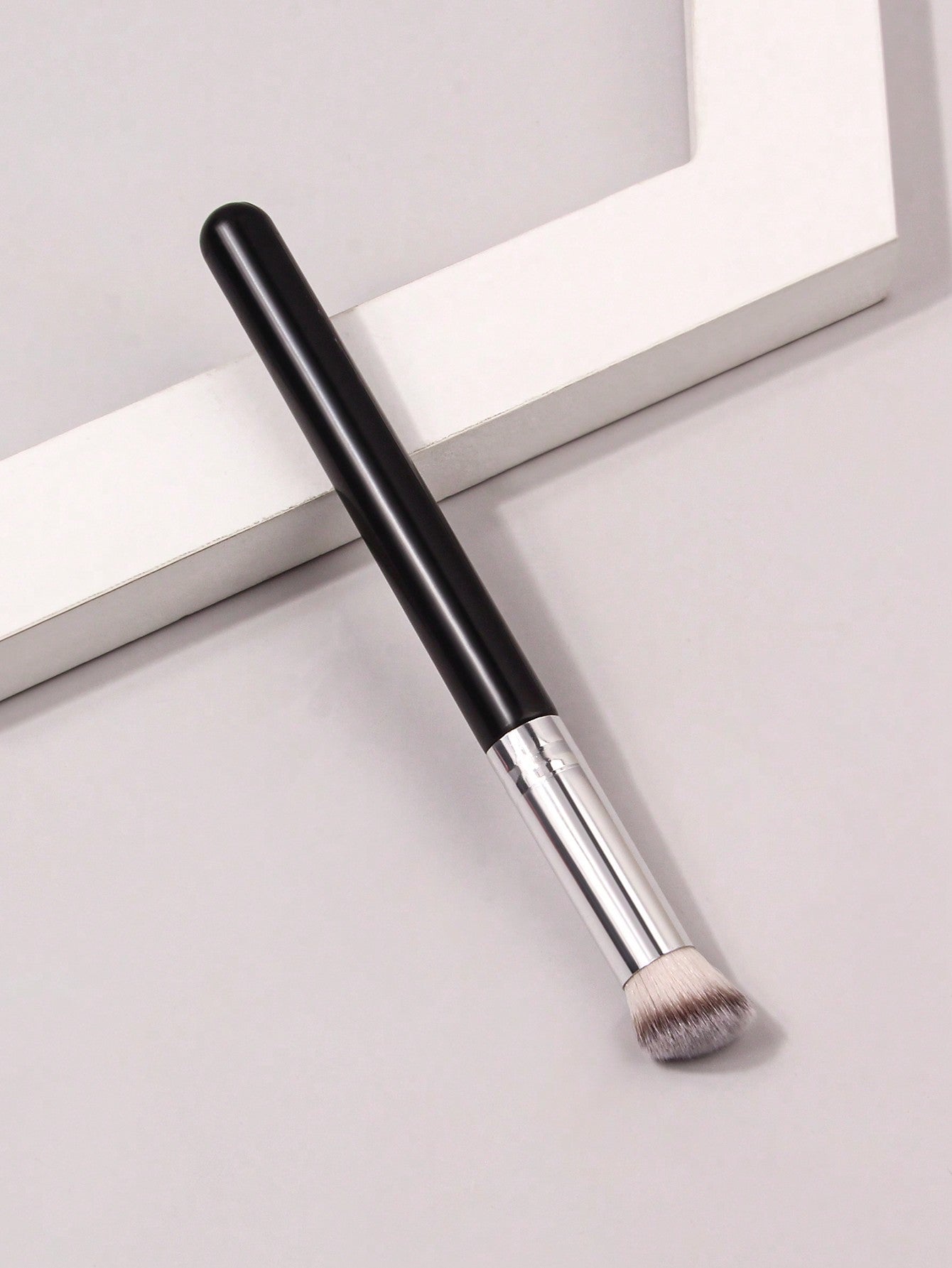Shein Concealer Brush 1pc